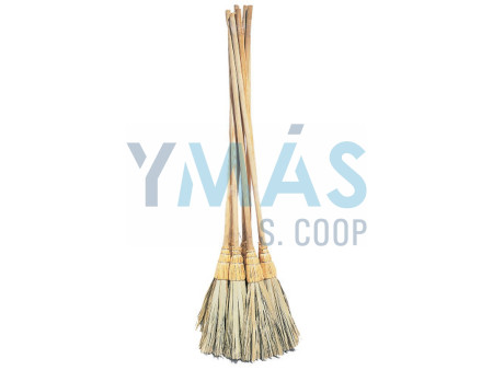 ESCOBA DE PALMA MANGO DE MADERA