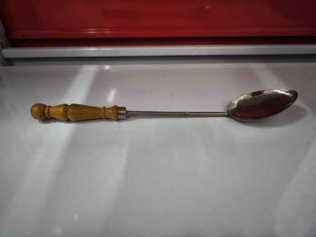 CAZOS DE SERVIR, ESPUMADERAS, TENEDOR DE TRINCHAR 