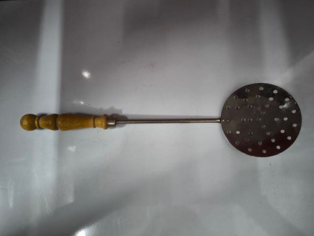 CAZOS DE SERVIR, ESPUMADERAS, TENEDOR DE TRINCHAR 