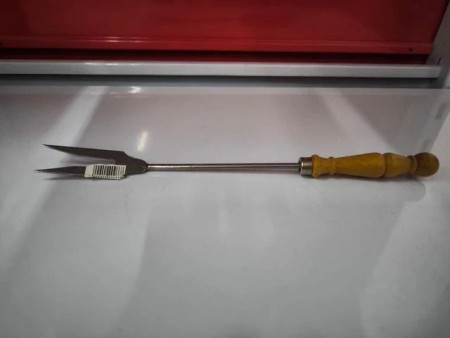 CAZOS DE SERVIR, ESPUMADERAS, TENEDOR DE TRINCHAR 