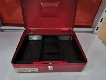 CAJA DE CAUDALES 300 X 240 X 90MM METALICA CON ASA ROJA AMIG 2153