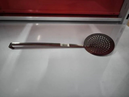 CAZOS DE SERVIR, ESPUMADERAS, TENEDOR DE TRINCHAR 