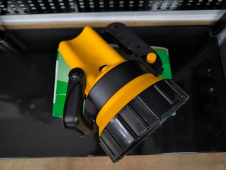LINTERNA HALOGENA CAÑON DE LUZ 55W CON CARGADOR A 230V Y 12V COCHE